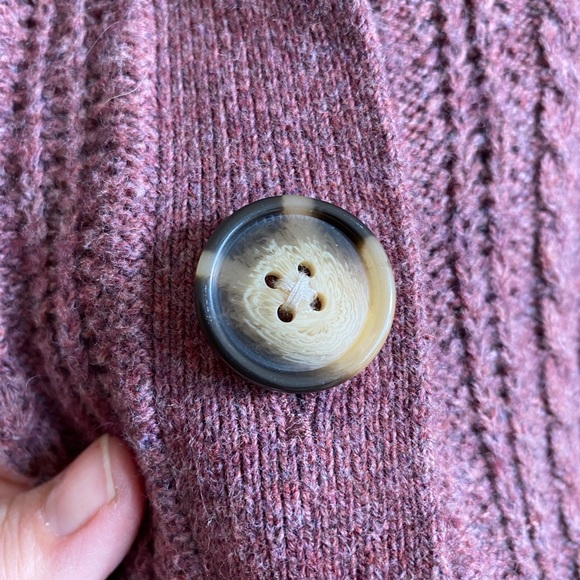 Pretty soft rose color sweater in very good condition, perfect for Fall layering - Picture 4 of 6